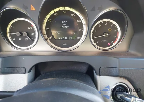 2010 Mercedes-Benz C 300 Luxury/Sport z USA, uszkodzony, nr VIN WDDGF5EB1AF411433